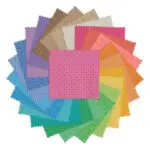 Charm Pack von Benartex mit 5x5 Zoll großen Stoffstücken in zarten Aquarellfarben – ideal für moderne Patchwork- und Nähprojekte.