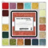 Charm Pack "Chalk and Charcoal – Tahoe Colorstory" von Robert Kaufman mit 42 Stoffquadraten in Rot- und Erdtönen, designt von Jennifer Sampou.