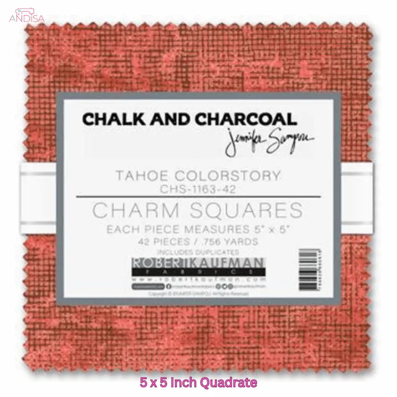Charm Pack "Chalk and Charcoal – Tahoe Colorstory" von Robert Kaufman mit 42 Stoffquadraten in Rot- und Erdtönen, designt von Jennifer Sampou.
