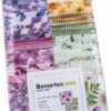 Potpourri Jelly Roll – Stoffrolle von Benartex mit floralen Motiven in Lila, Grün und Gold