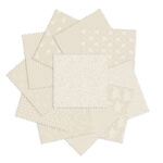 Charm Pack Classic Keepsakes – 42 cremefarbene Baumwollquadrate mit zarten Mustern von Benartex