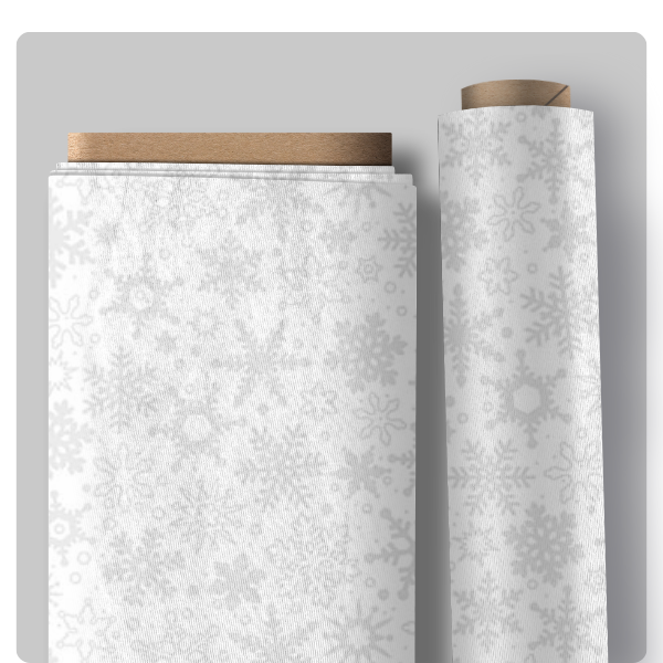 Weißer weihnachtlicher Baumwollstoff mit silbernen Schneeflocken – Patrick Lose „Snowfall“ (Northcott), ideal für festliche Quilts, Tischläufer und Servietten.